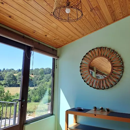 Maison Vue Sur En Moyenne Montagne Feriehus